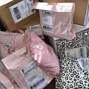 Mystery Box Womens  Clothing 7 - 9 Items Per Bag